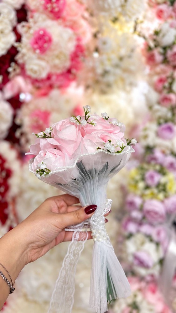 دسته گل عروس پیونی